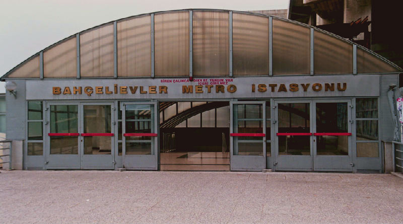 ASANSÖRE BİNENE METRO BEDAVA