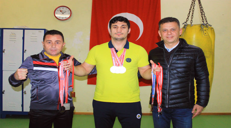 O Bir Boks Şampiyonu Aynı Zamanda Asansör Ustası