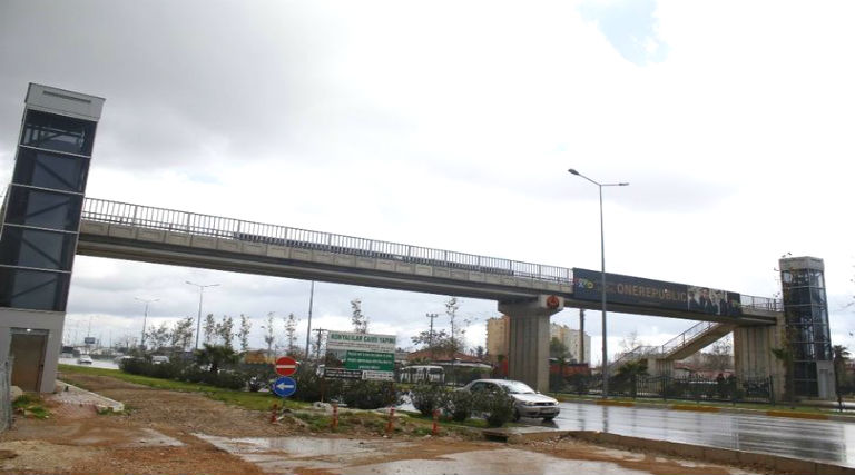 Antalya’da Hırsızların Söktüğü Üst Geçit Asansörleri Yeniden Yapıldı