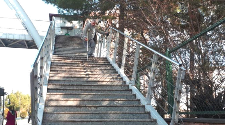 Çalışmayan Üstgeçit Asansörü Tepki Alıyor