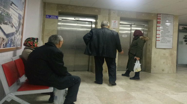 Gazi Devlet Hastanesinin Asansör Çilesi Bitmiyor