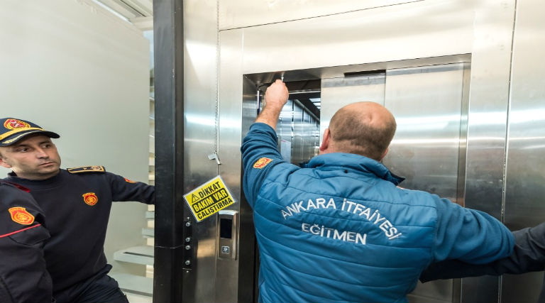 Ankara İtfaiyesi Personeline “Asansörden Kurtarma Eğitimi” Verildi