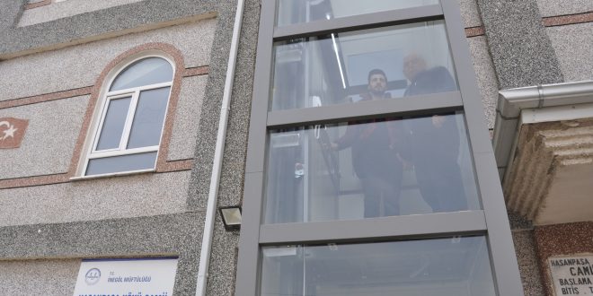 İnegöl’de Mahalleli Katkıda Bulundu Camiye Asansör Yapıldı