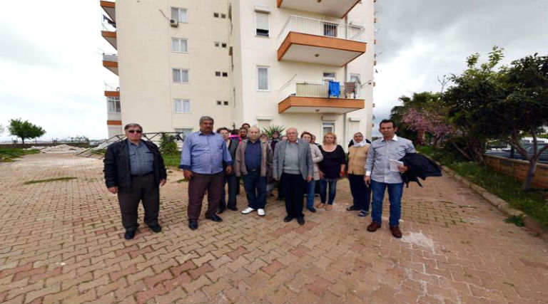 10 Katlı Sitenin Asansörlerine Haciz Geldi