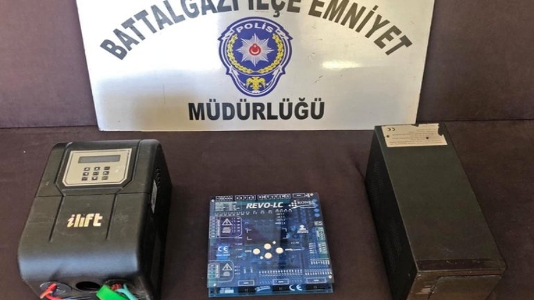 Alıcı Kılığındaki Polis Asansör Kartı Hırsızını Yakalandı